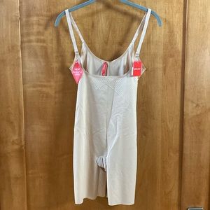 Spanx Thinstincts 2.0 Open Bust Mid Thigh Bodysuit Small